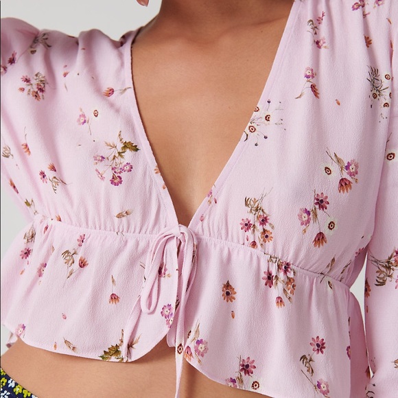 NWOT Sunday Best New Cropped Tie-Front Blouse in Pink from Aritzia - Picture 4 of 5